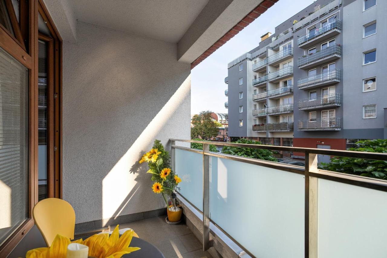 Comfortable Wojskowa Apartment By Noclegi Renters Poznań Eksteriør billede