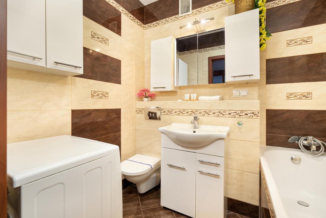 Comfortable Wojskowa Apartment By Noclegi Renters Poznań Eksteriør billede